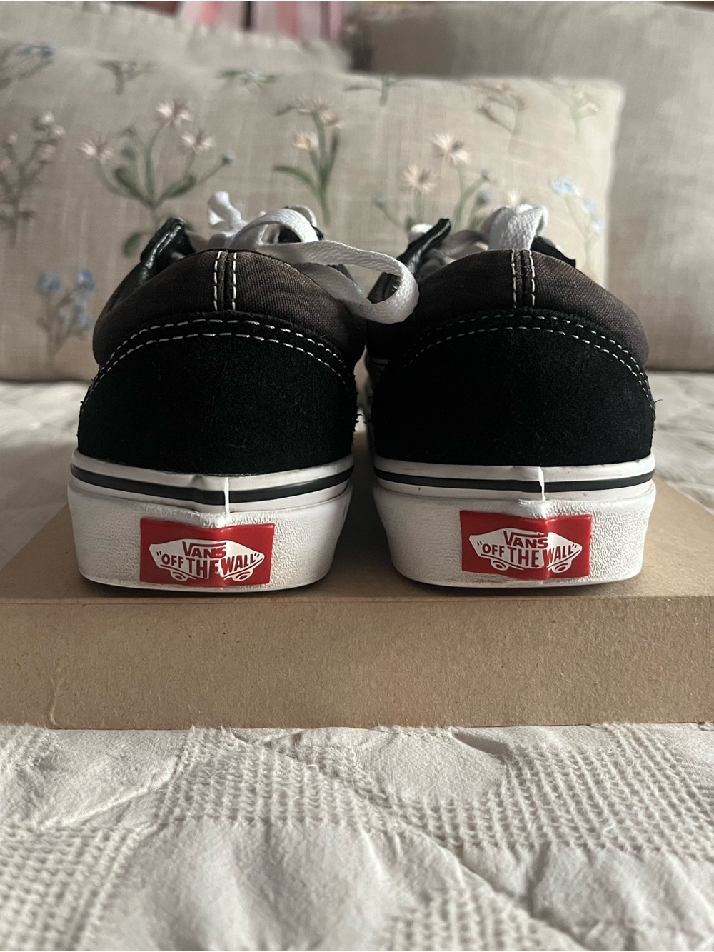 Vans Black and White Classic Old Skool Size 6 Womens - Picture 5 of 7